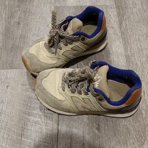 New balance tennis shoes